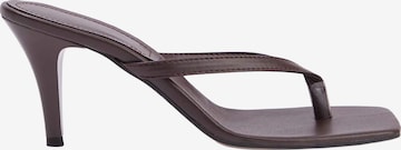 Trendyol - Sandalias de dedo en marrón: frente