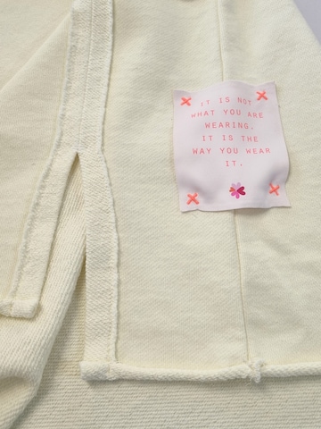 Sweat-shirt 'Sweatshirt mit Stickerei No Risk No Magic - SaraC' LIKS. Munich en jaune