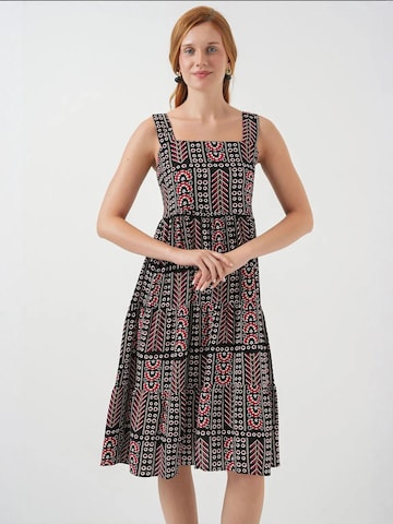 Bigdart Jurk in Zwart: voorkant