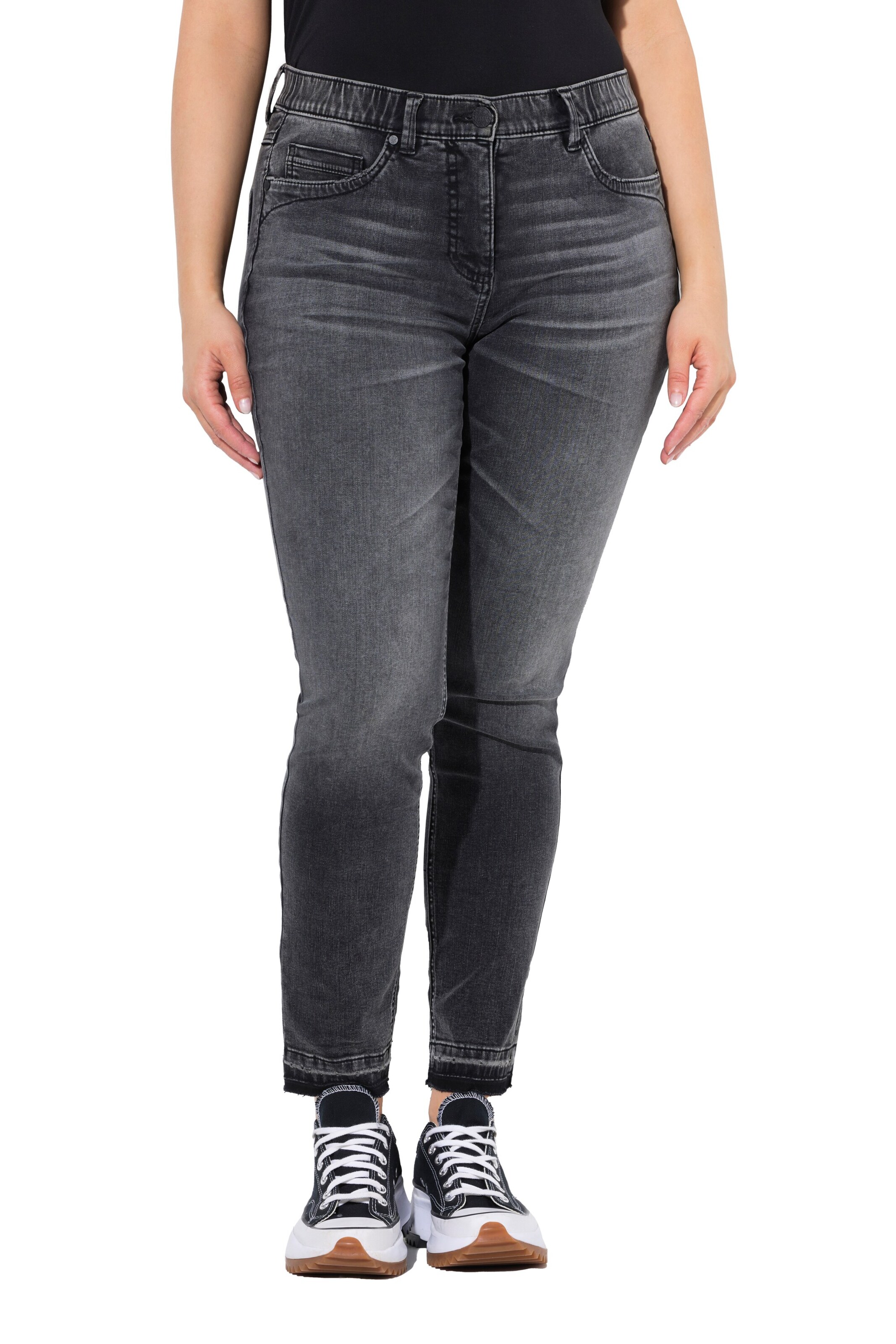 Ulla Popken Regular Jeans in Schwarz: Vorderseite
