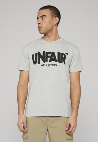 Maglietta 'Classic 20' di Unfair Athletics in grigio: frontale