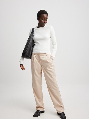 NA-KD Loose fit Pleated Pants in Beige