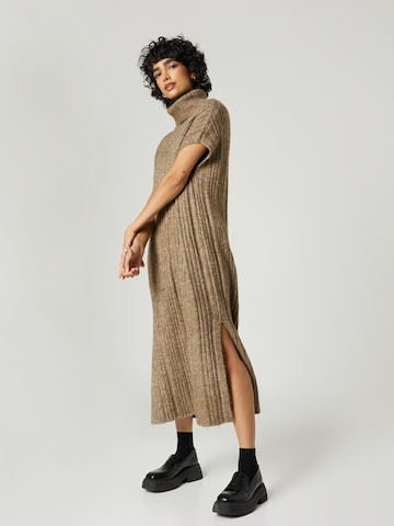 Robe 'Nova' florence by mills exclusive for ABOUT YOU en marron : devant