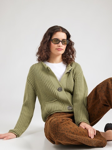 Geacă tricotată de la MORE & MORE pe verde: față