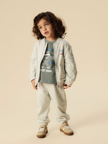 Tricou de la NAME IT pe gri