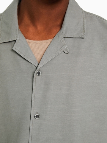 Bershka Comfort Fit Hemd in Grau