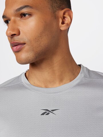 T-Shirt fonctionnel Reebok en gris