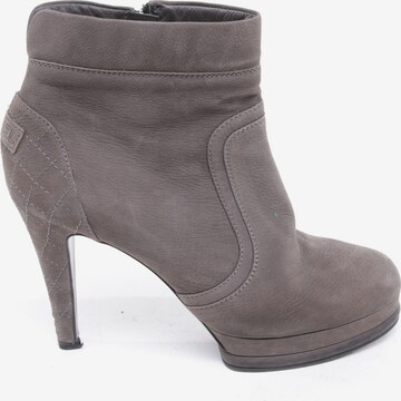 CHANEL Dress Boots in 41 in Brown: front
