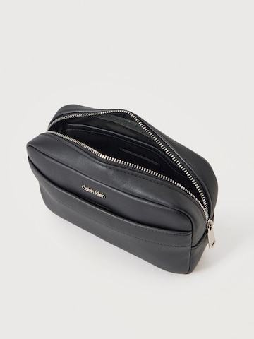 Calvin Klein Piperetáskák 'RAISED' - fekete