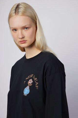 Damson Madder T-shirt 'FLOWER WORLD' i svart