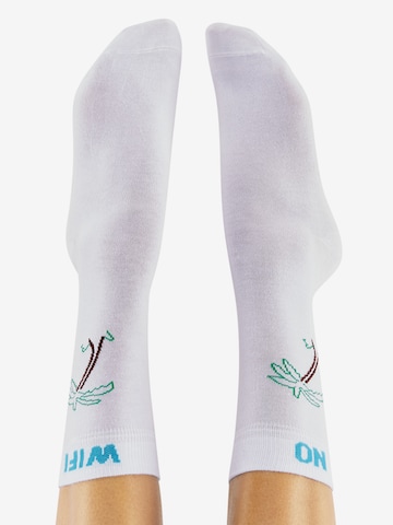 CHEERIO* Socks 'CHEERIO x EIKE NO WIFI' in White: back