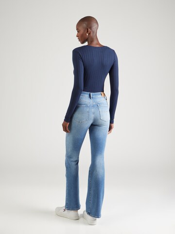 Tommy Jeans Bootcut Džíny 'SYLVIA' – modrá