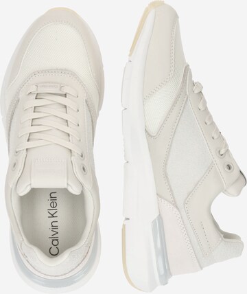 Calvin Klein Σνίκερ χαμηλό 'FLEXI RUNNER' σε μπεζ