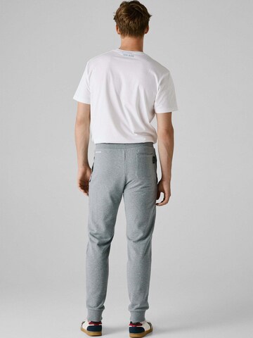 Regular Pantalon Red Bull Racing x Pepe Jeans en gris