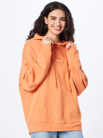 Sixth June Sweatshirt in Orange: predná strana