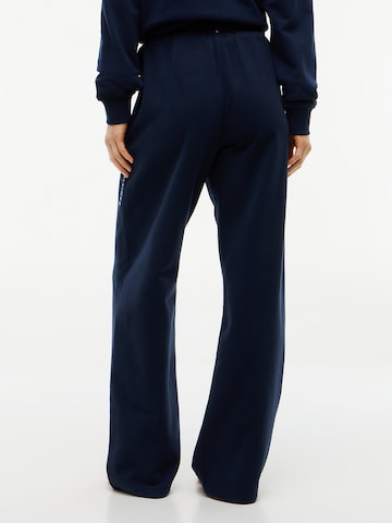 TOMMY HILFIGER Loose fit Trousers 'Essential' in Blue
