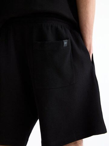 Loosefit Pantaloni di Pull&Bear in nero