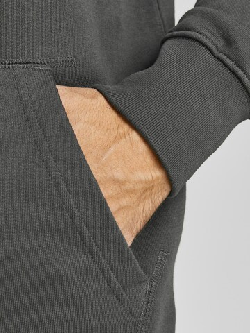 JACK & JONES Sweatshirt in Grau