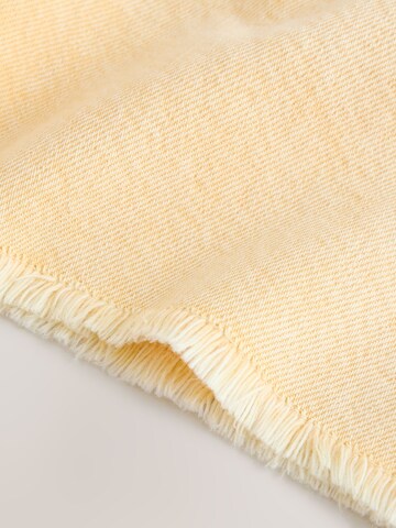 Next Regular Shorts in Gelb