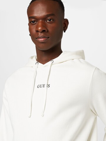 GUESS Sweatshirt 'Roy' i vit