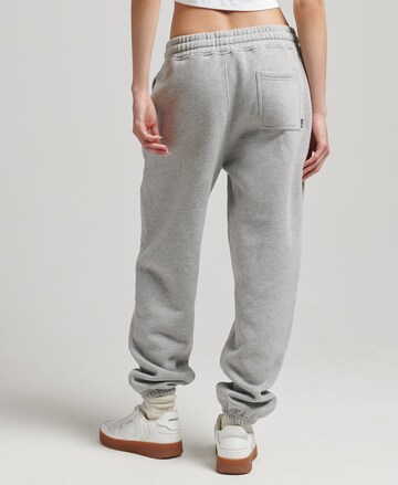 Superdry Tapered Hose in Grau