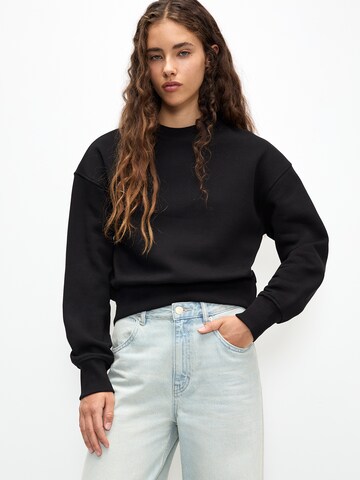 Pull&Bear Sweatshirt in Schwarz: Vorderseite