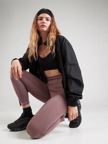 NIKE - Skinny Pantalón deportivo 'ONE' en lila