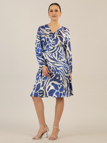 APART Kleid in Blau