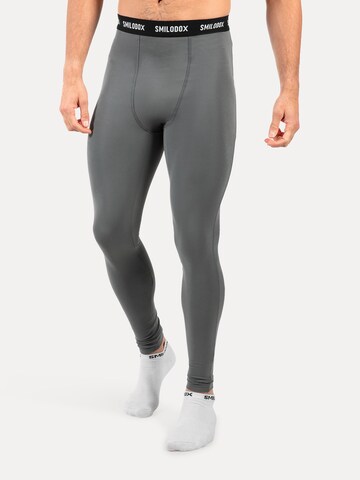 Coupe slim Pantalon de sport 'Xion' Smilodox en gris : devant