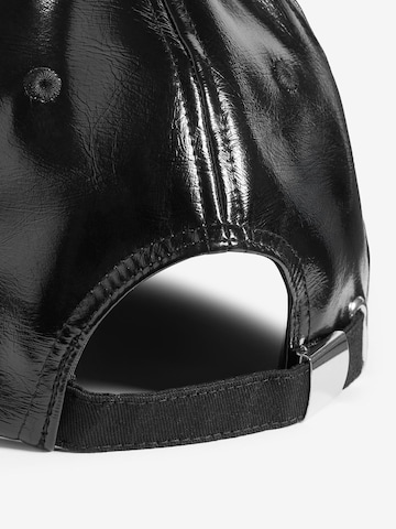 Șapcă de la Friends Like These pe negru