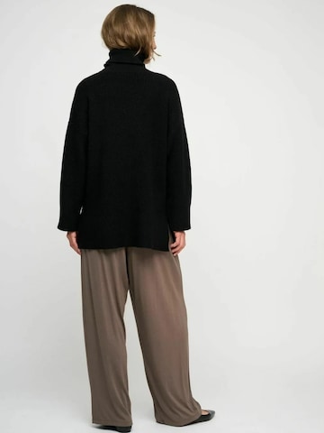 moshi moshi mind Oversized neulepaita 'Shadow' värissä musta