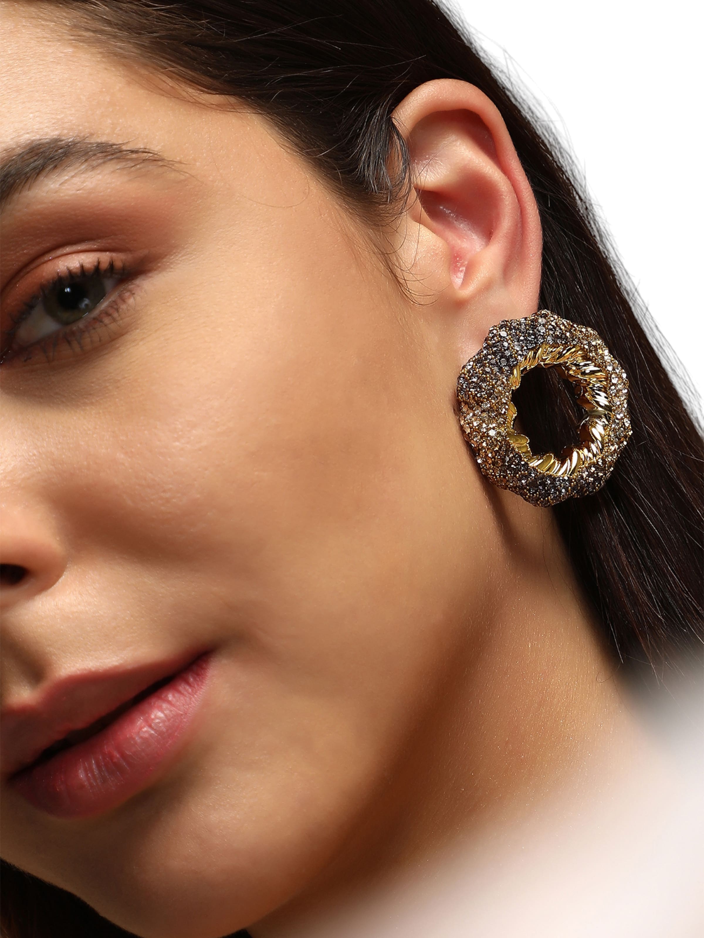 Boucles d'oreilles ' Sajni ' SOHI en or : devant