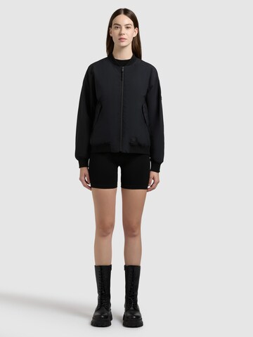 khujo - Chaqueta de entretiempo 'Rylee' en negro