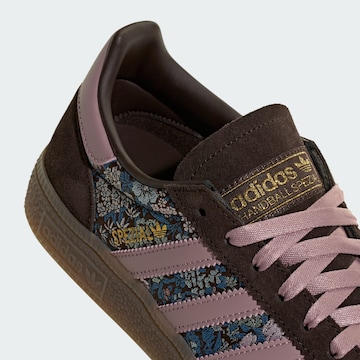 ADIDAS ORIGINALS Sneaker 'Handball Spezial X Liberty London' in Braun