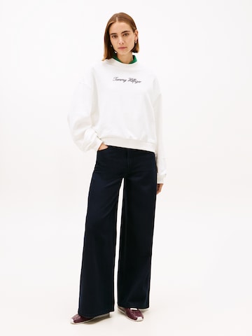 TOMMY HILFIGER Sweatshirt i vit