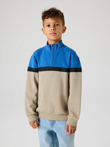 NAME IT - Sudadera en gris: frente