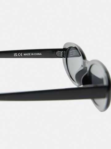 Lunettes de soleil Bershka en noir