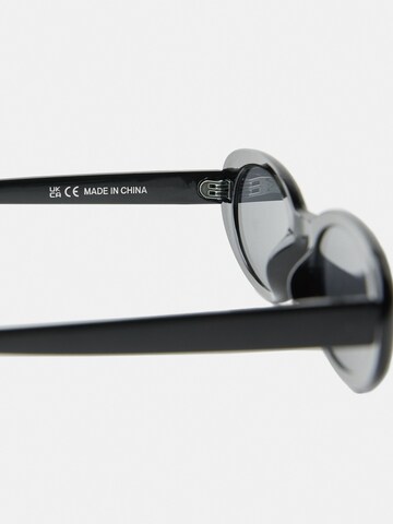 Bershka Sonnenbrille in Schwarz