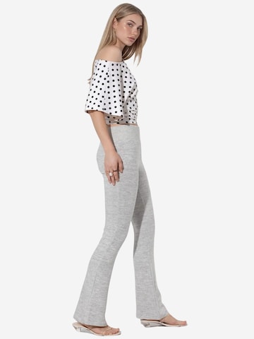 Flared Leggings 'Gamaschen' di Busem in grigio