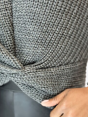 Elara Pullover in Grau