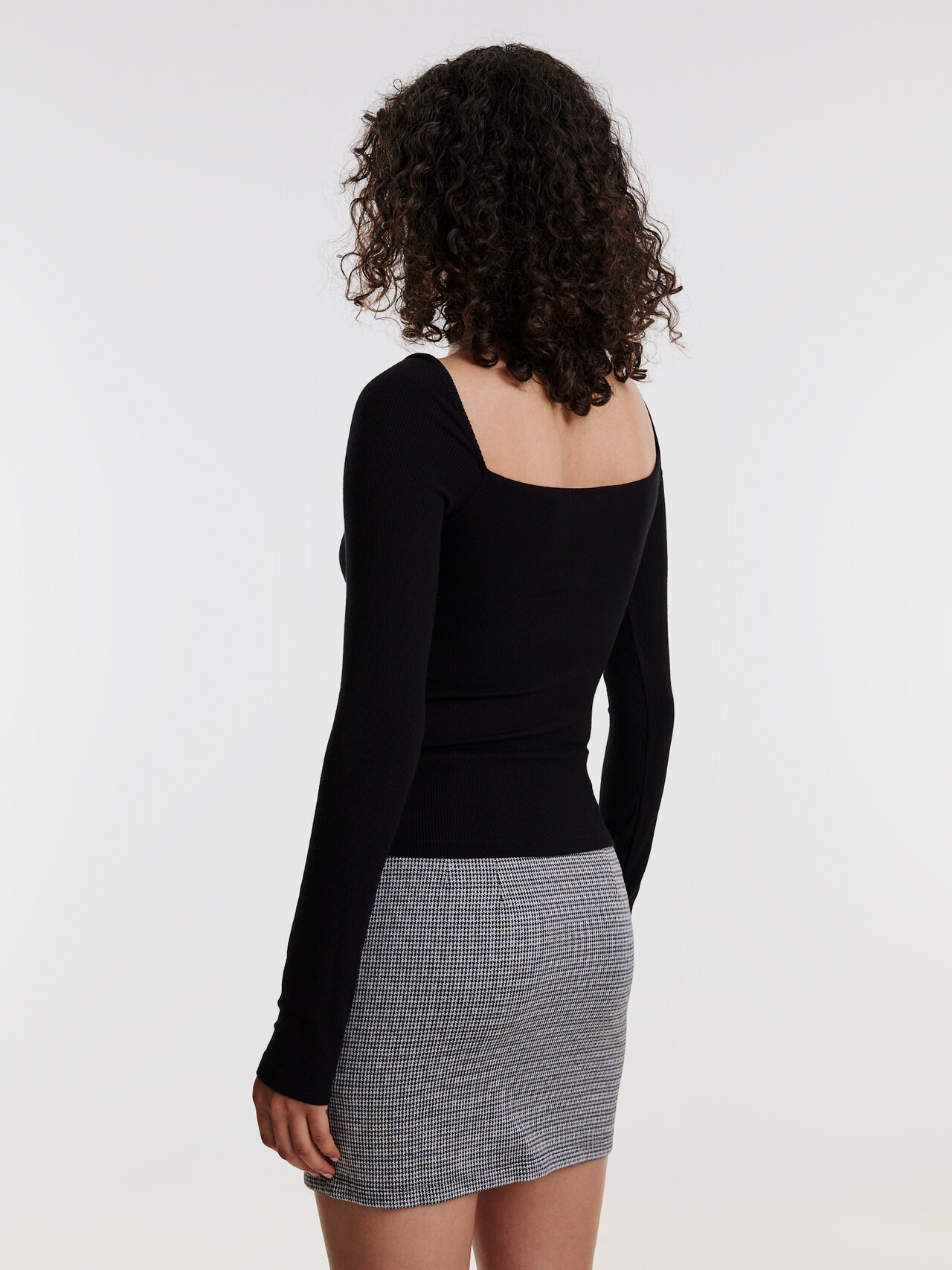 EDITED Producten Shirt 'Loana' Zwart