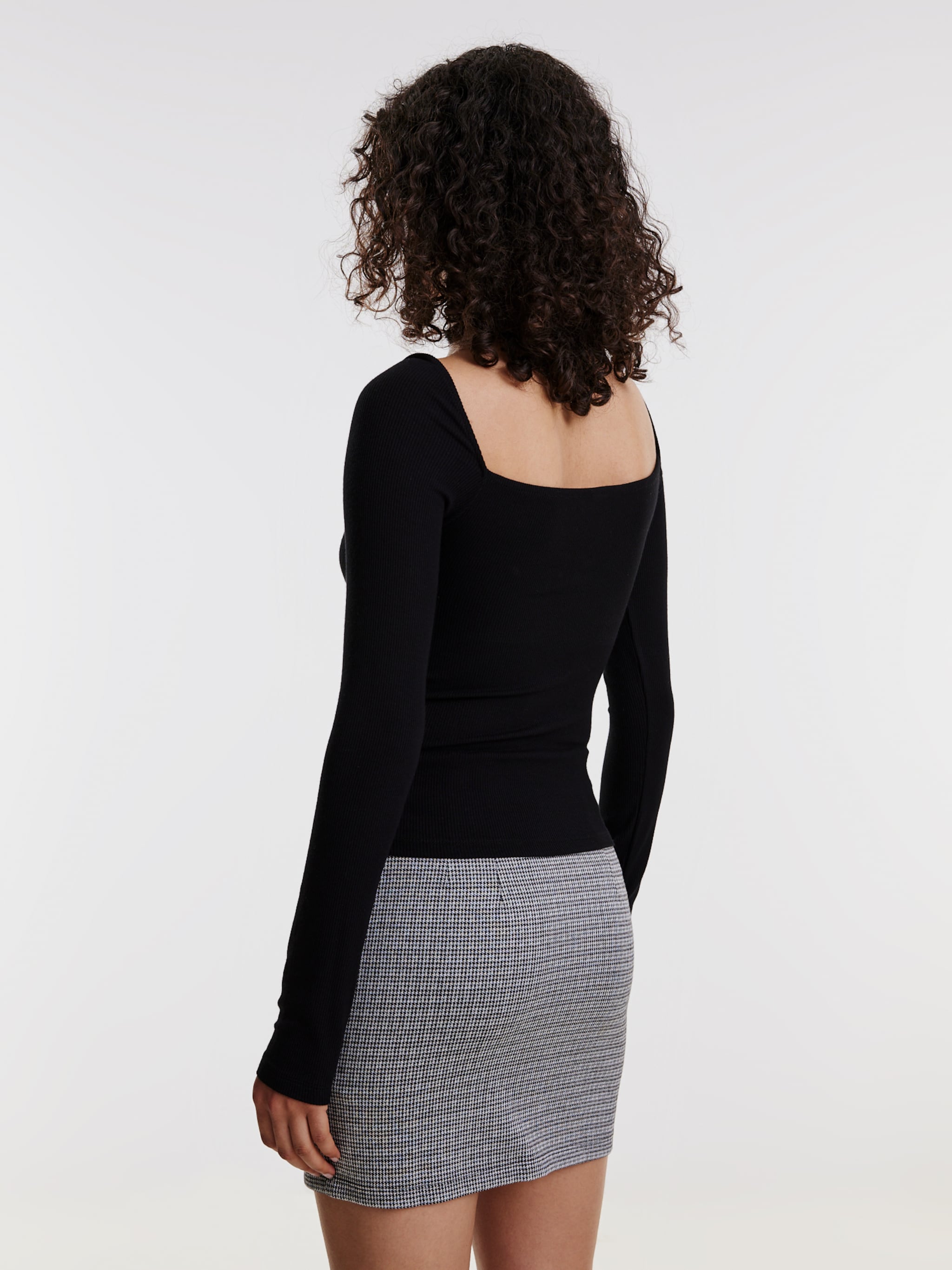 EDITED Producten Shirt 'Loana' Zwart