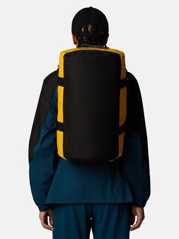 THE NORTH FACE - Mochila deportiva en amarillo: frente