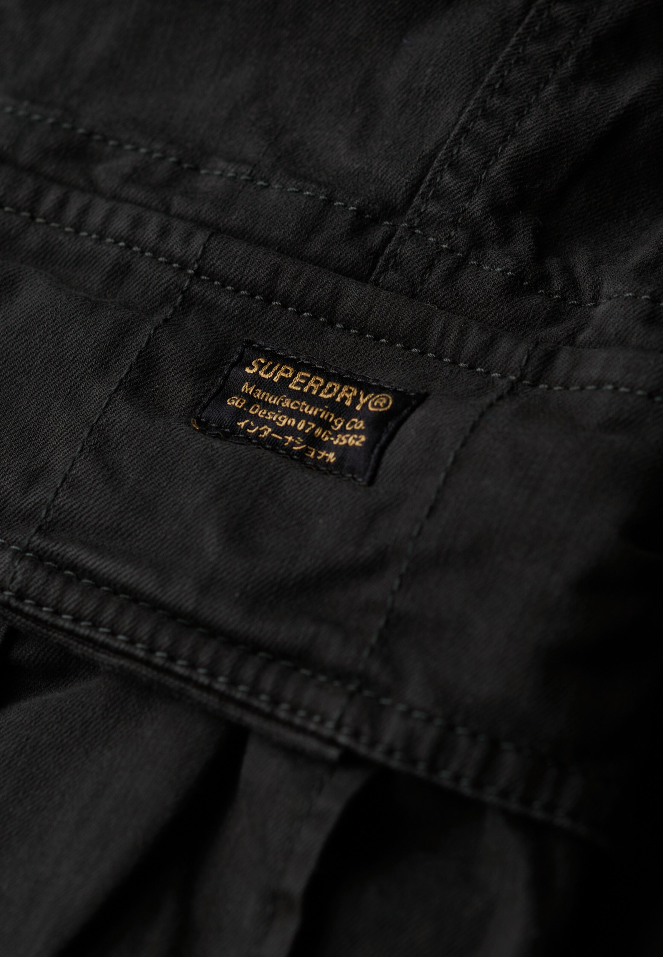 Superdry Regular Hose 'Core' in Schwarz