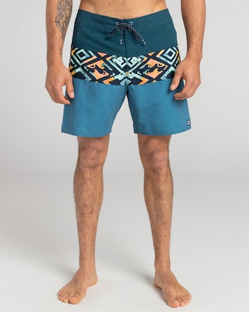 BILLABONG Boardshorts 'Tribong' in Grün: Vorderseite
