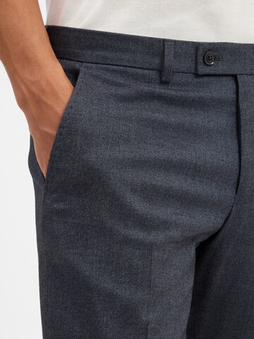 Coupe slim Pantalon Finshley & Harding London en gris