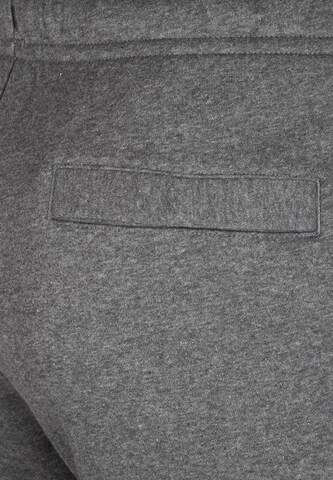 NIKE Tapered Trainingshose 'Club19' in Grau