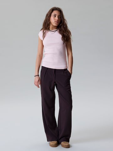 LMTD Wide leg Trousers in Brown: front