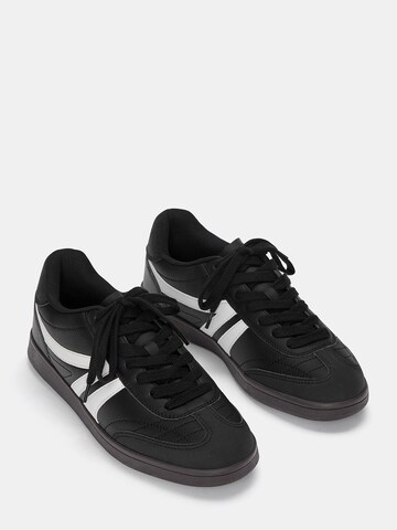 Sneaker bassa di Pull&Bear in nero