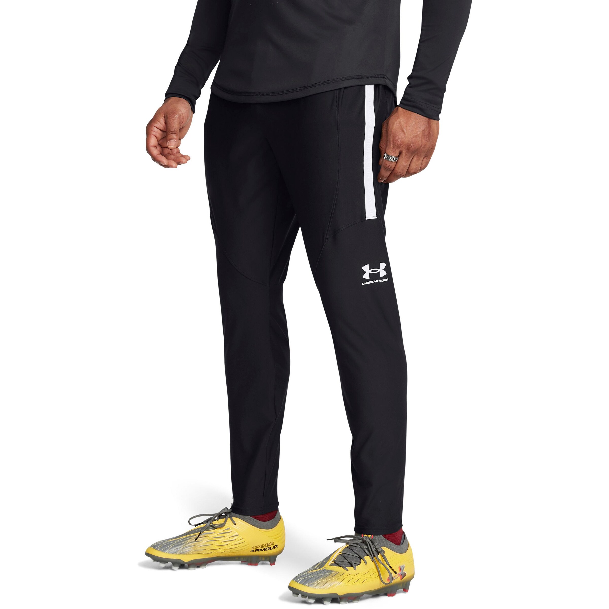 UNDER ARMOUR Tapered Sporthose 'Challenger Pro' in Schwarz: Vorderseite